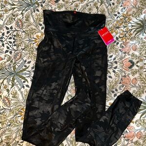 Spanx size small Faux Leather Leggings Black Camo